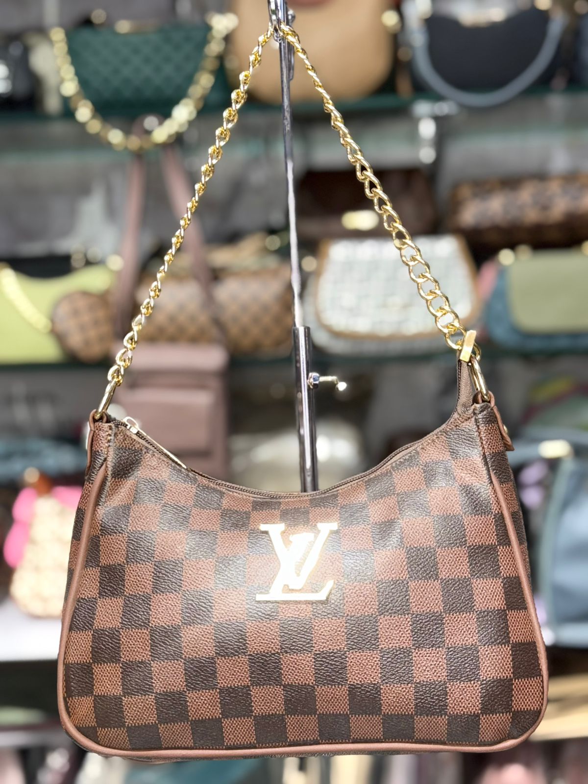 SIGNATURE SLING BAG