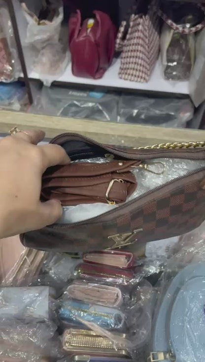 SIGNATURE SLING BAG